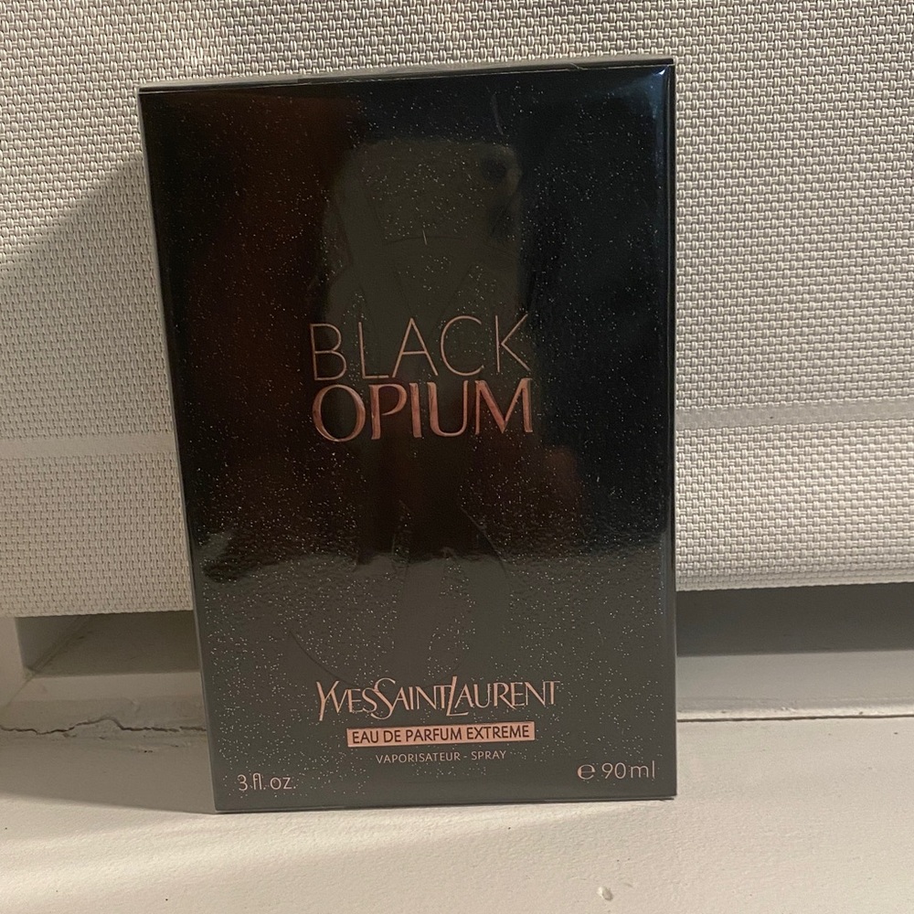 Yves Saint Laurent Black Opium Eau de Parfum Extreme - Black & Rose Gold Box
